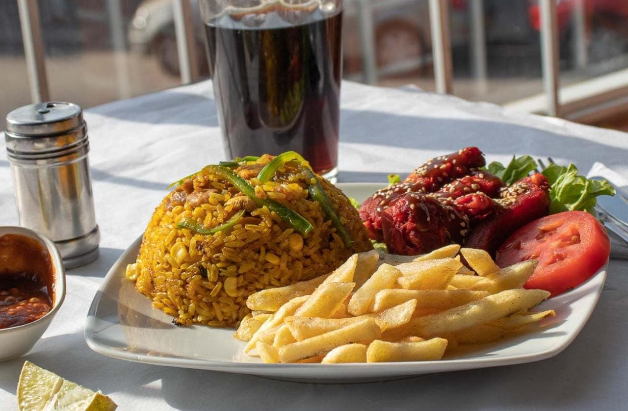 Arroz Paisa + Costillas Ahumadas + Papas + Gaseosa