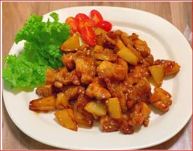 Pollo en Trozos con Piña en Salsa Agridulce