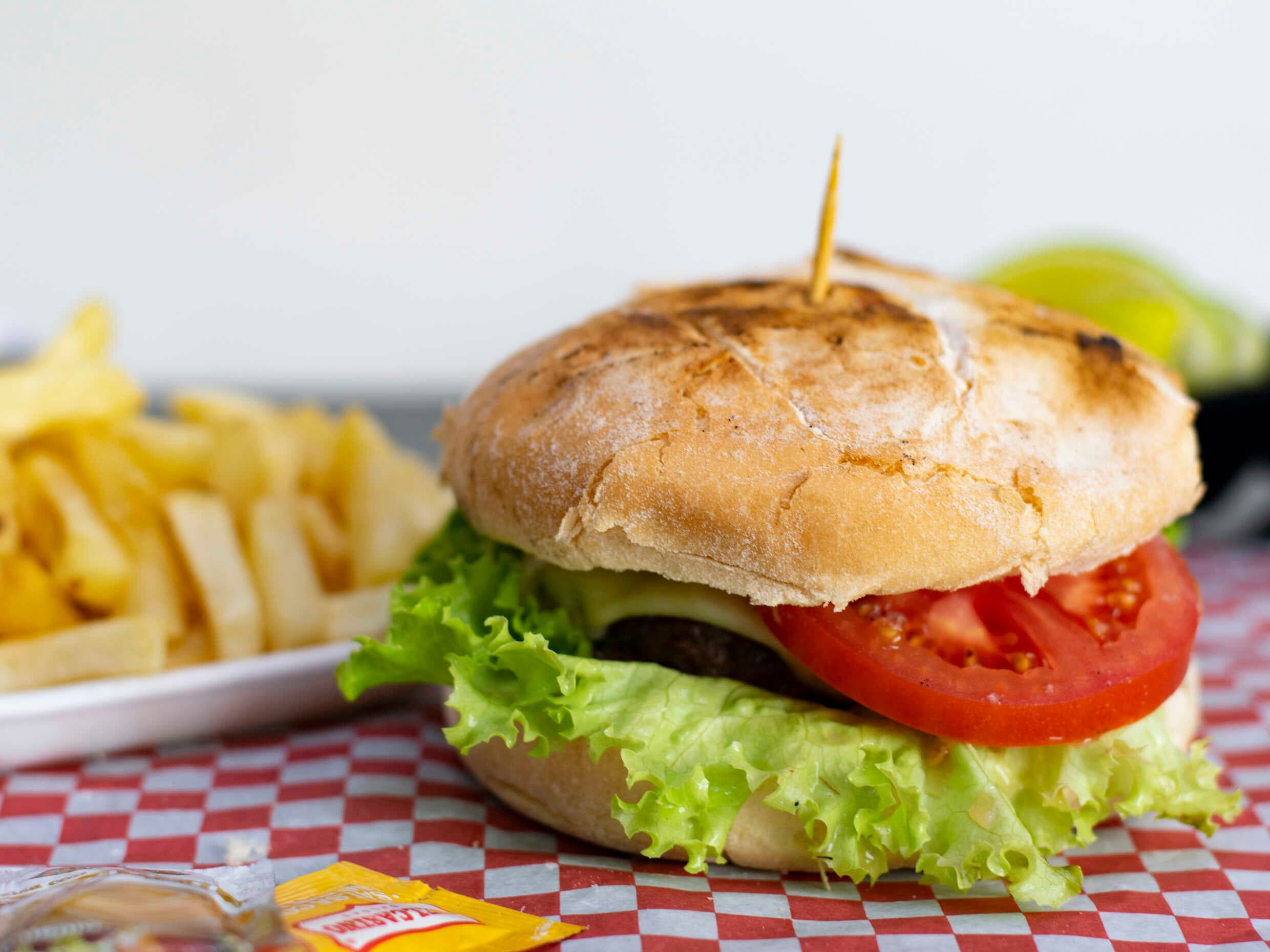 Hamburguesa Artesanal de Res Sencilla