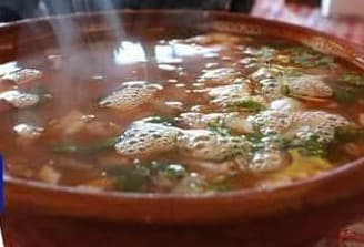 Medio Litro Caldo de Birria Estilo Jalisco