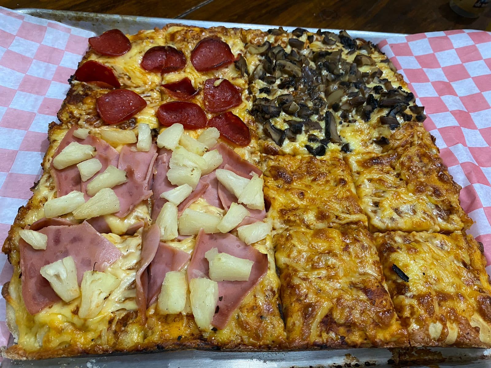 Pizza cuadrada 16 cortes