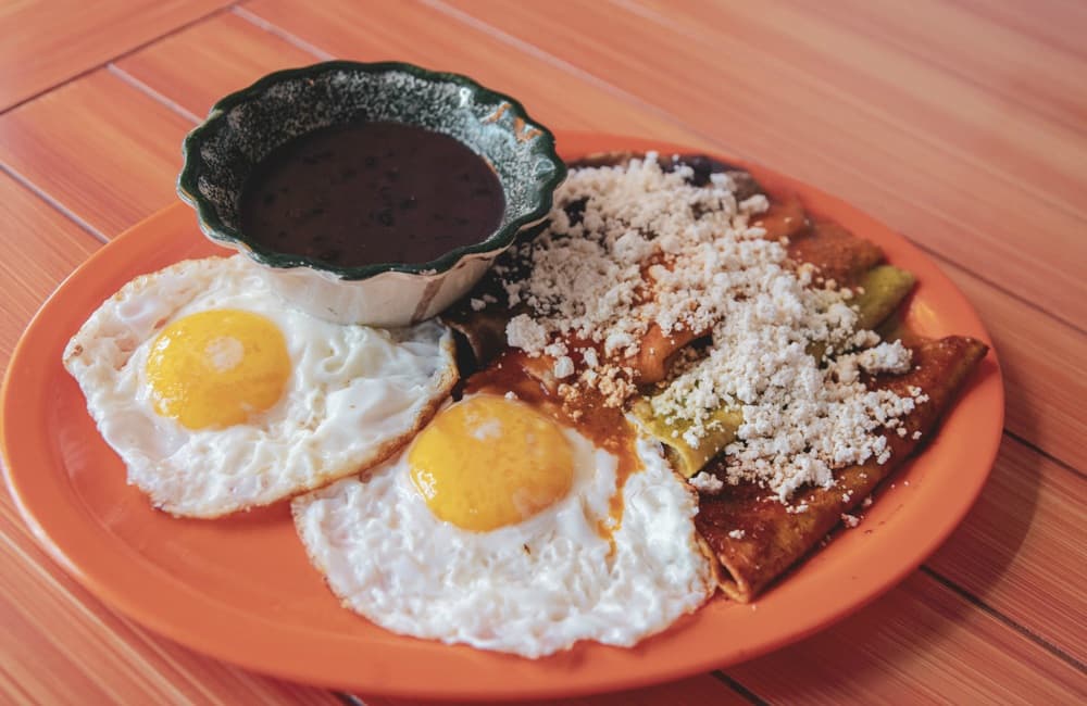 Orden de 4 Enchiladas  Rojas de Queso con Huevo