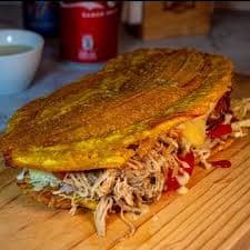 Patacón de Pollo