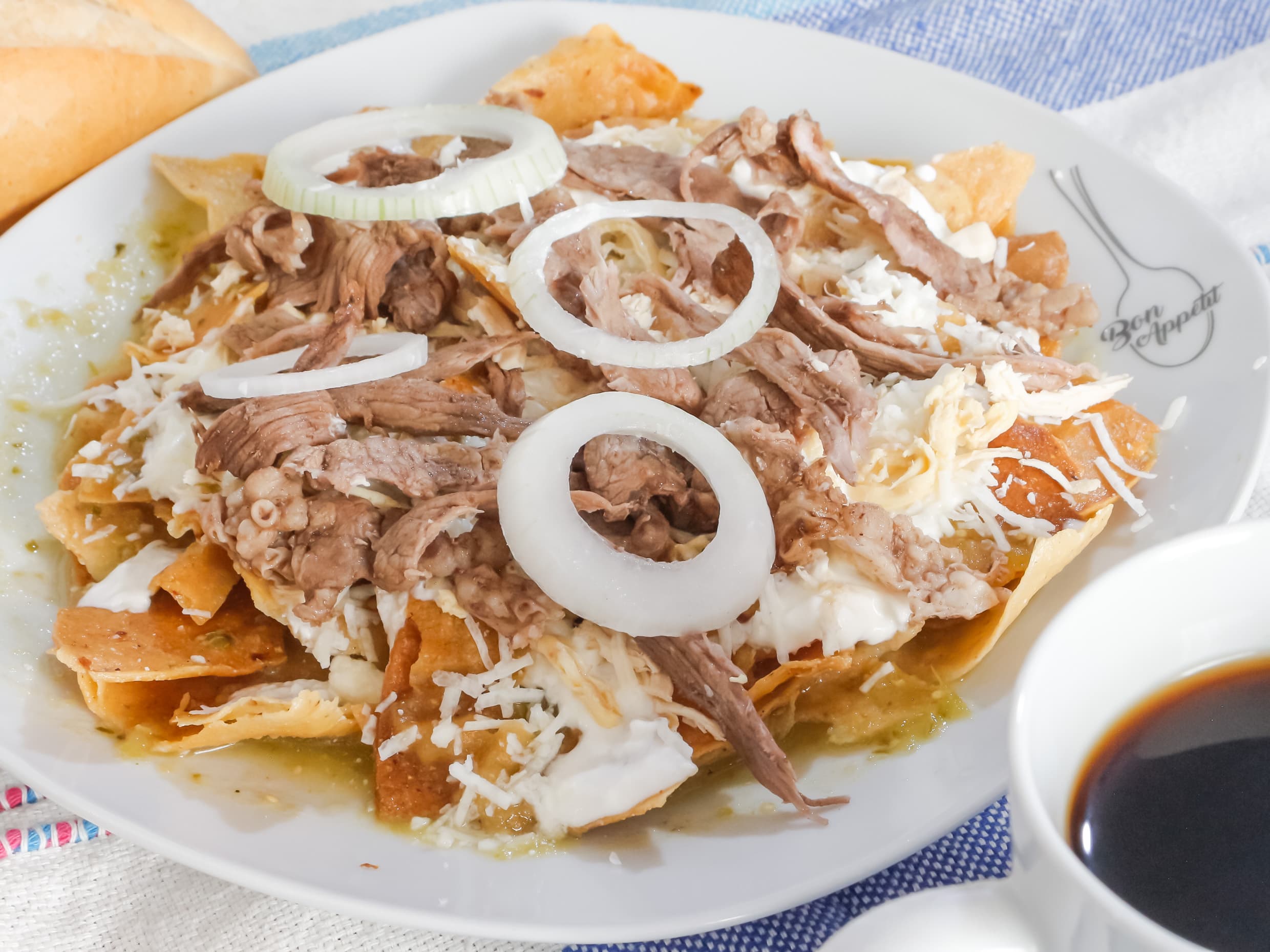 Chilaquiles con Bistec de Res