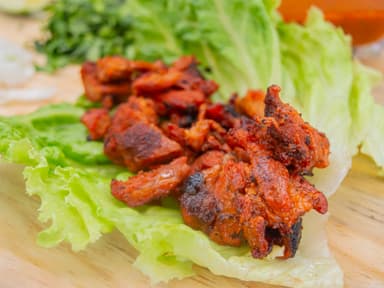 Taco de Pastor en hoja de lechuga