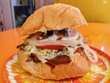 Torta de Pierna + Agua Sabor