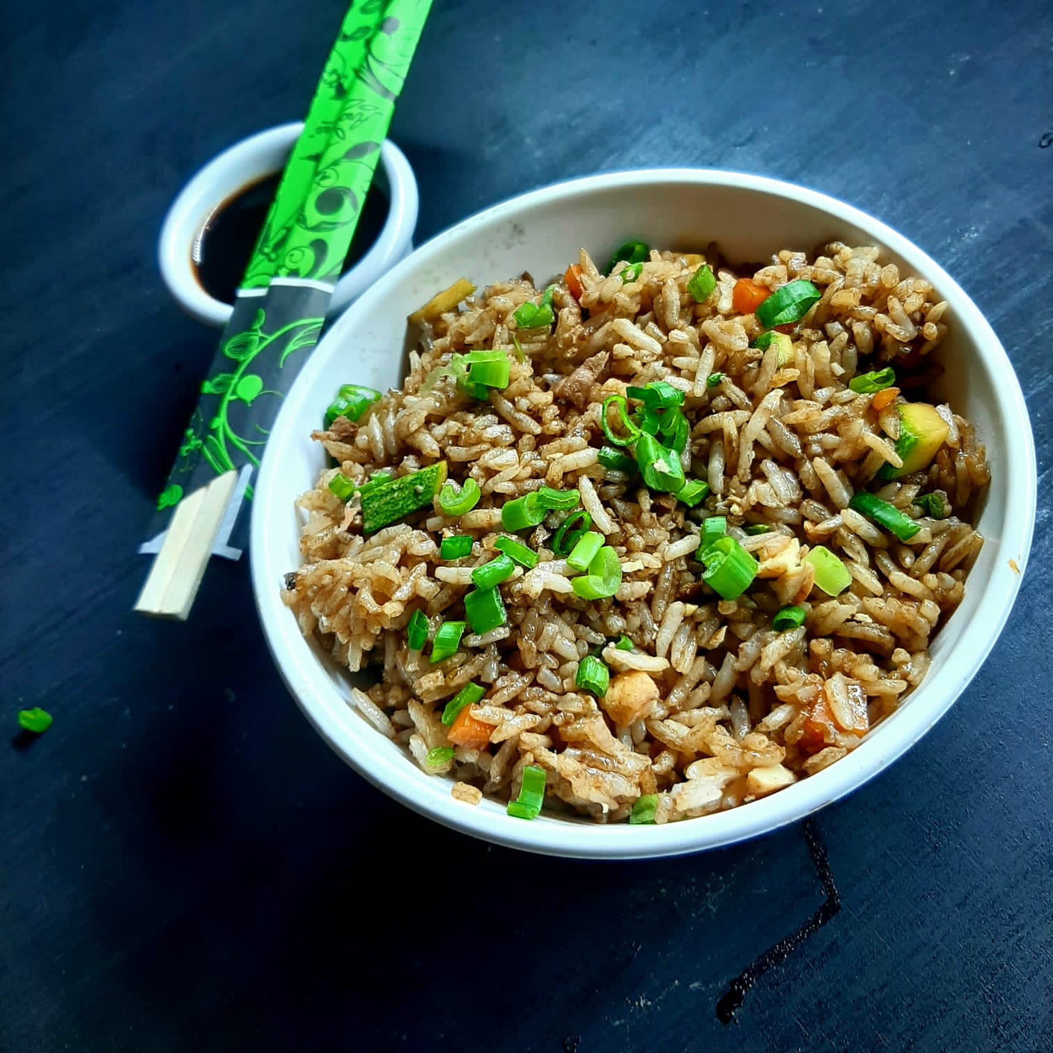 Combo - Green Shai (Yakimeshi - Té - Rollitos)