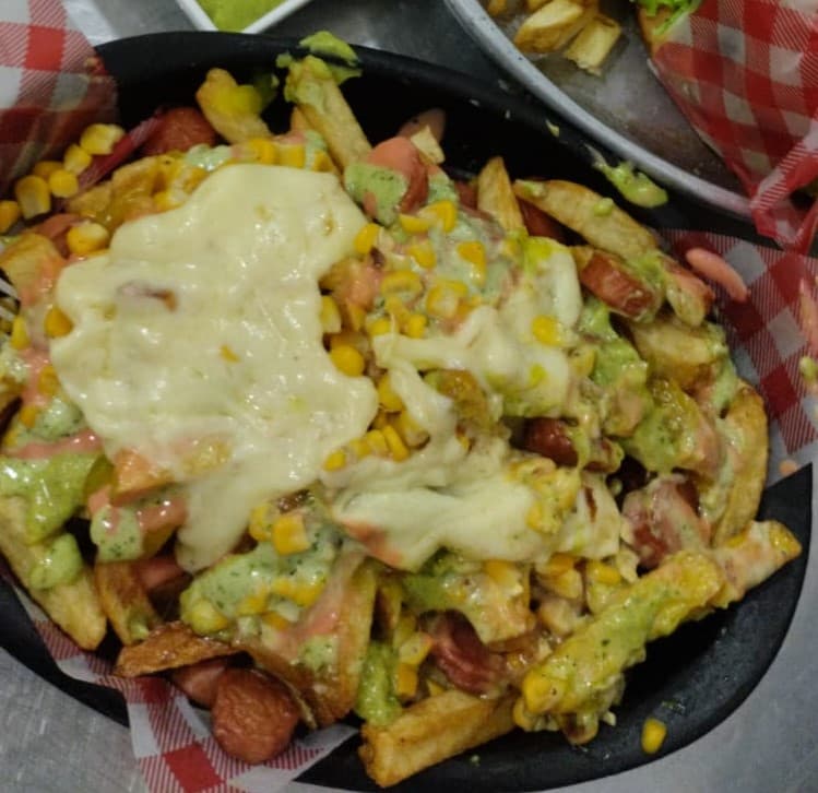 Combo SalchiEsp con Queso y Maiz(2 Per)+2 Gaseosas