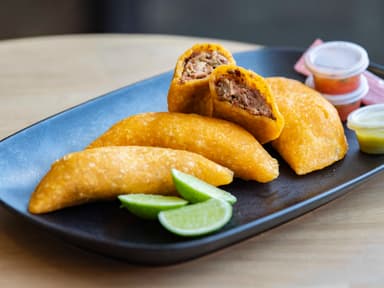 Combo: 4 Empanadas Desmechadas y 2 Gaseosas 250ml