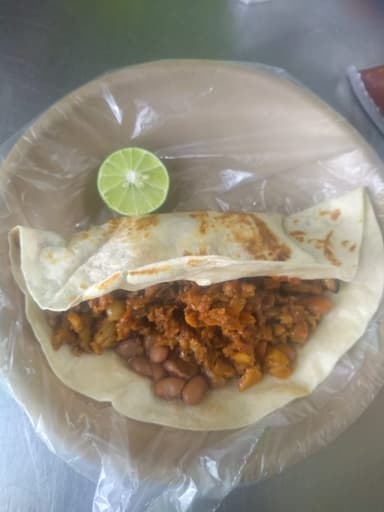 Quesadilla con Frijoles y al Pastor