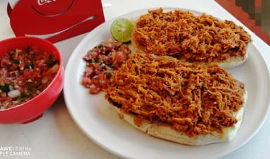 Molletes con Carne