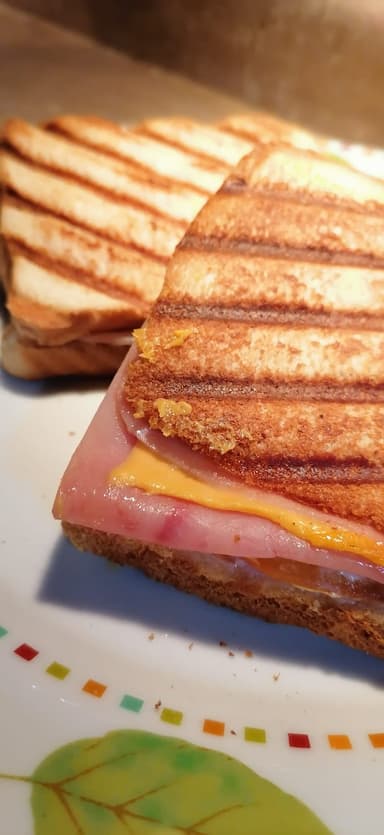 Club Sandwich con Papas Francesa