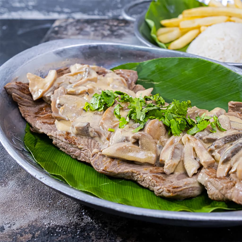 Carne de Res en Salsa de Champiñones