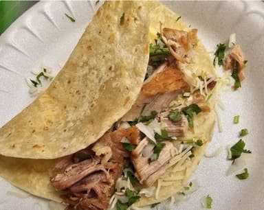 Quesadilla de Harina con Carnitas