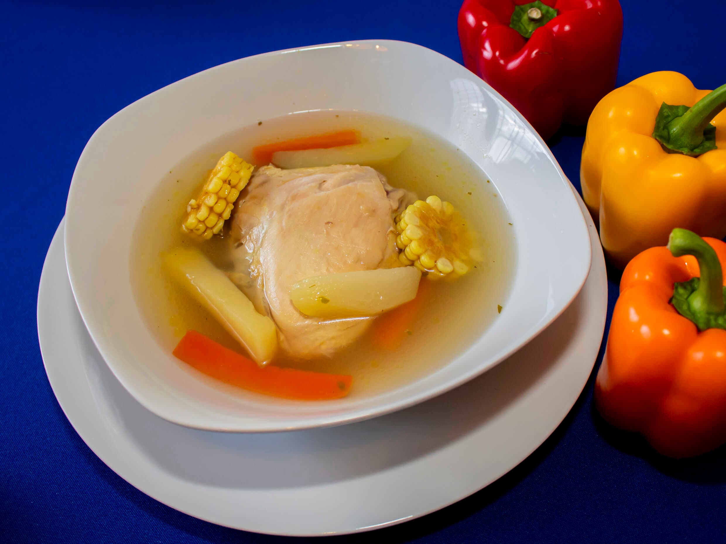 Sopa de Pollo + Refresco del Día