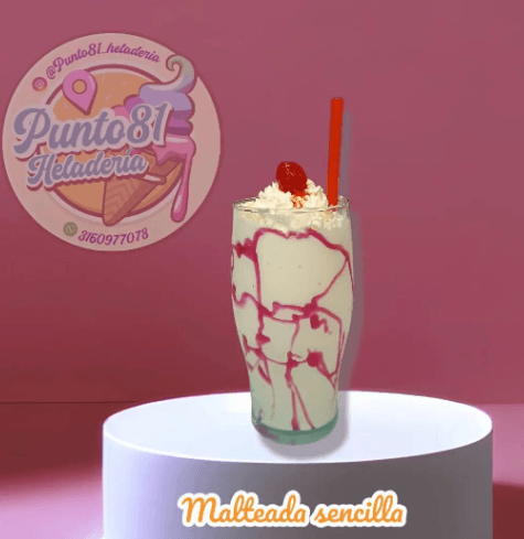 Malteada Sabor a Oreo con Salsa de Chocolate.