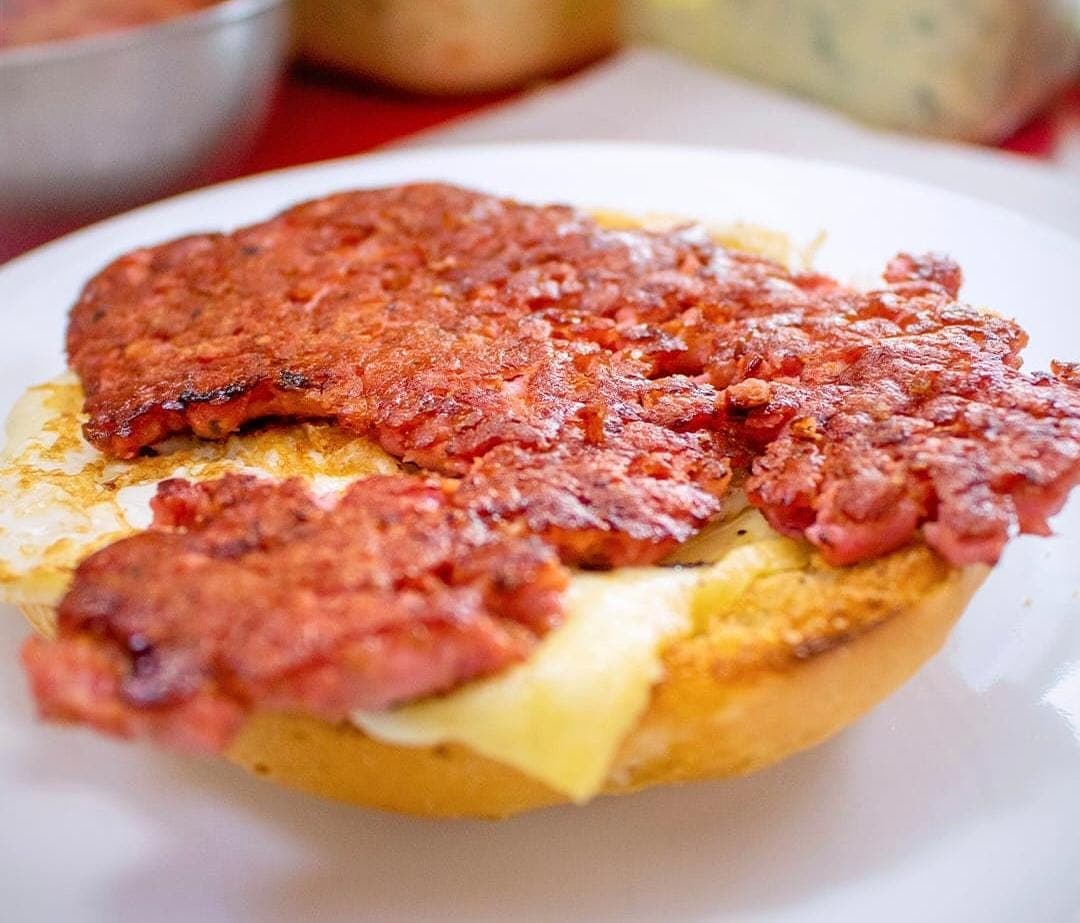 Sánguche de Chorizo y Chicha Morada