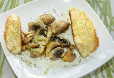 Champiñones al Ajillo