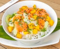 Donburi de Salmón Tropical