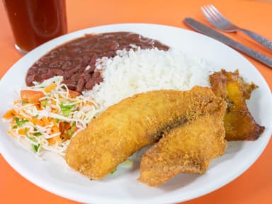 Casado Especial Pescado+Té Frío