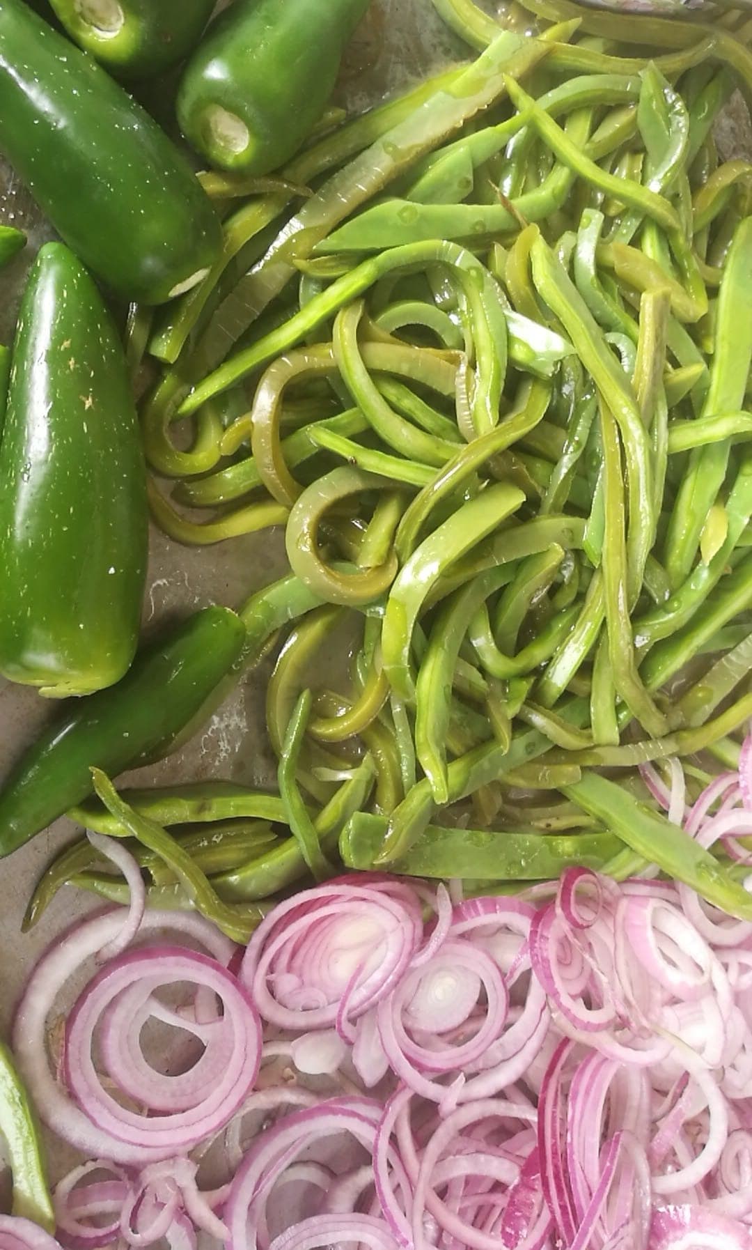 Orden  de Nopales con Cebollitas y Chile Toreado