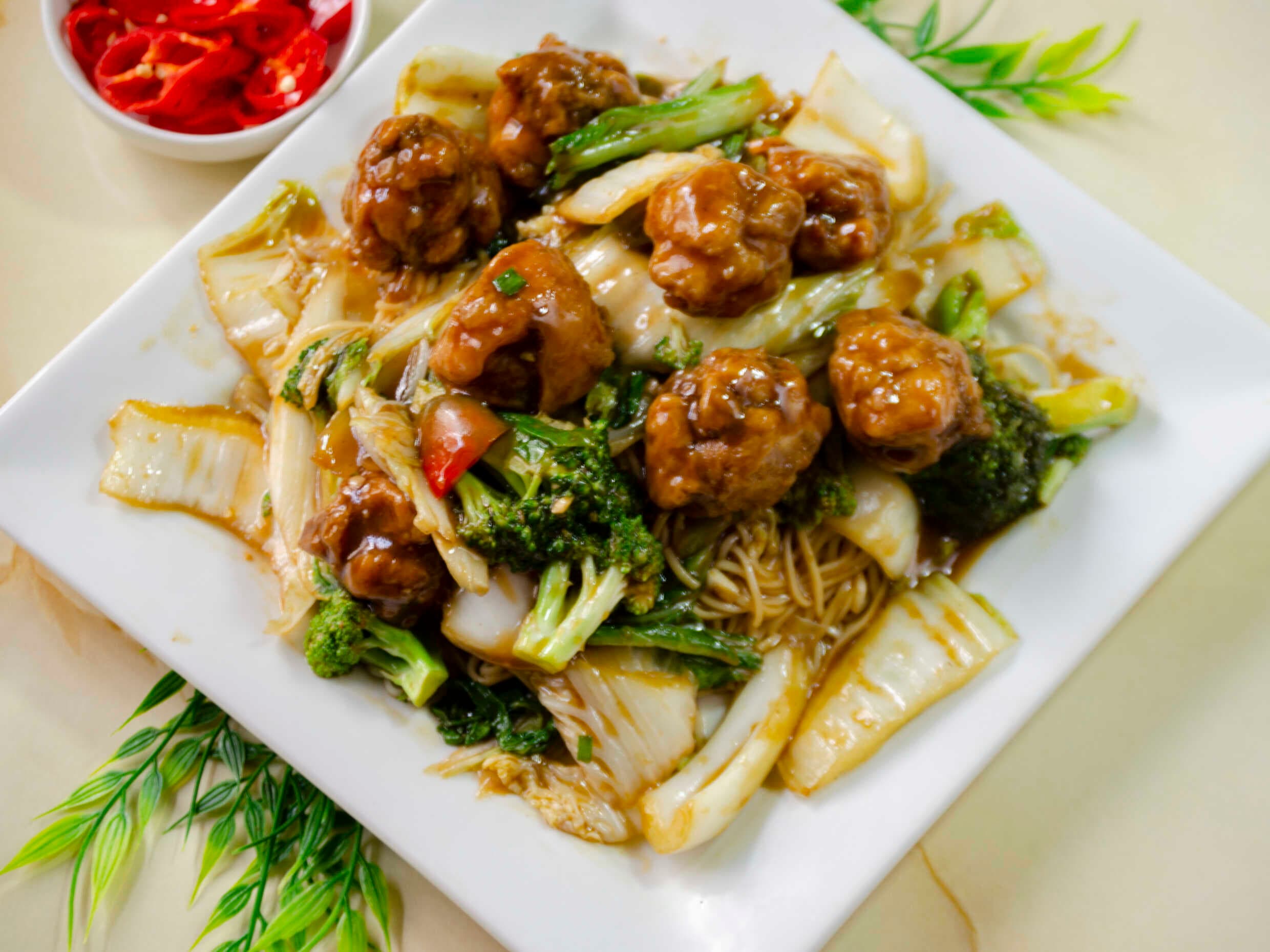 Fideo Chino con Pollo en Trozos