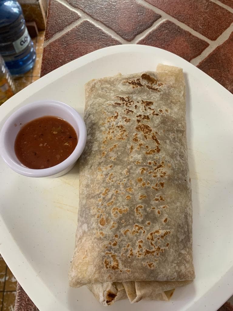 Burrito de Tinga + Agua de Sabor
