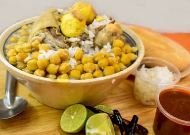 Caldo de Gallina con Muslo