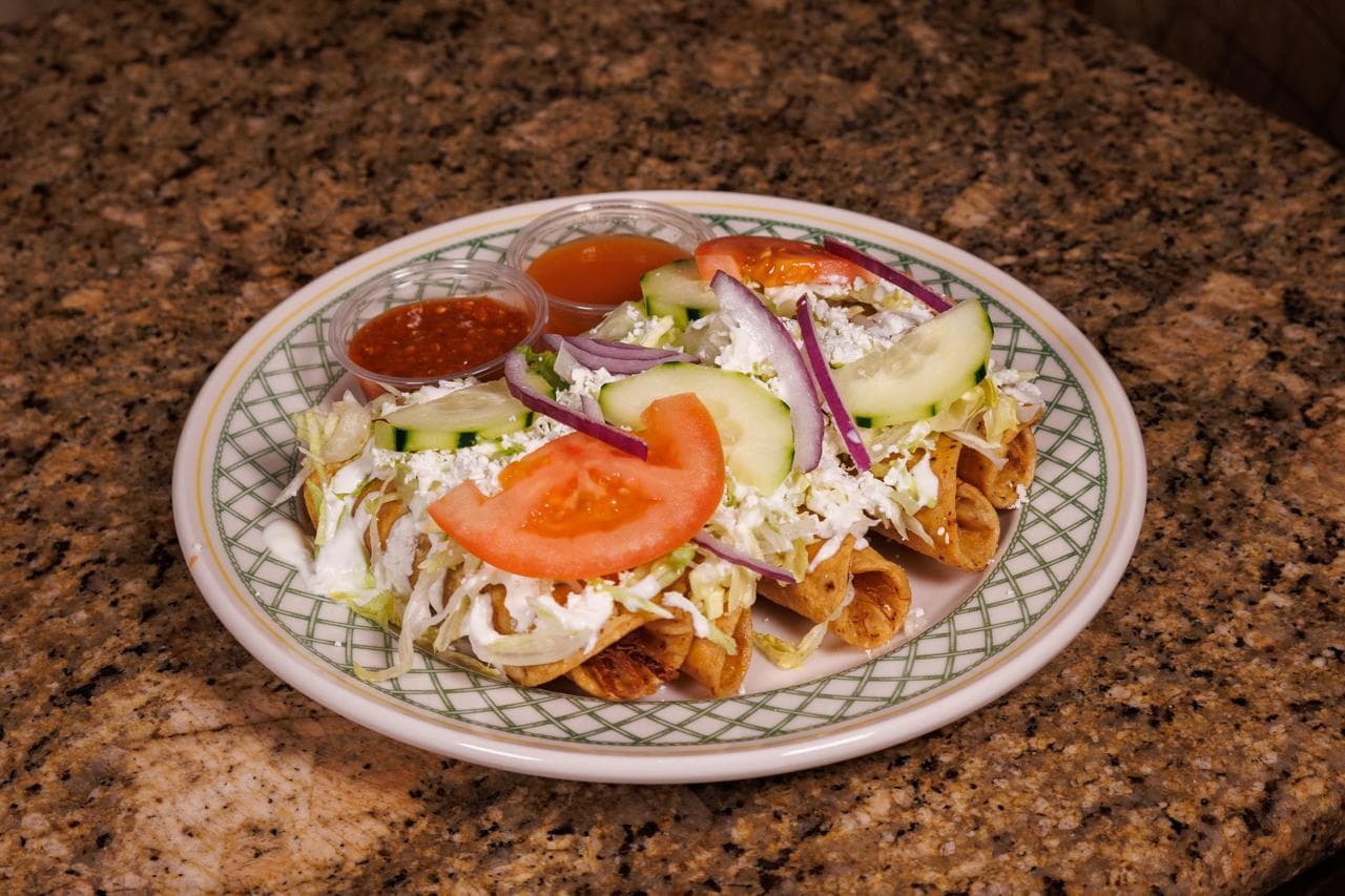 Tacos Dorados de Res