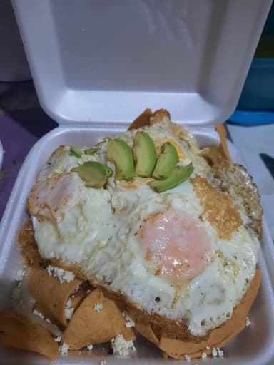 Chilaquiles con Huevo Estrellado