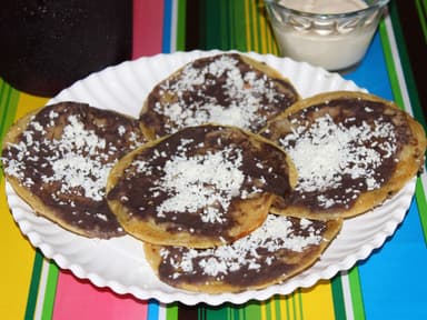 Chalupas de Frijol