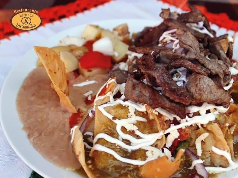 Chilaquiles Divorciados con Pollo
