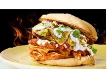 Torta de Chilaquiles con Milanesa