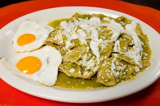 Chilaquiles Verdes con Huevos