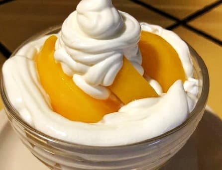 Duraznos con crema