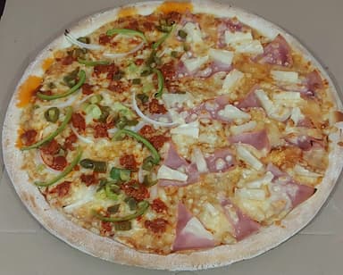 Pizza Mitad Hawaiana y Mitad Mexicana Grande