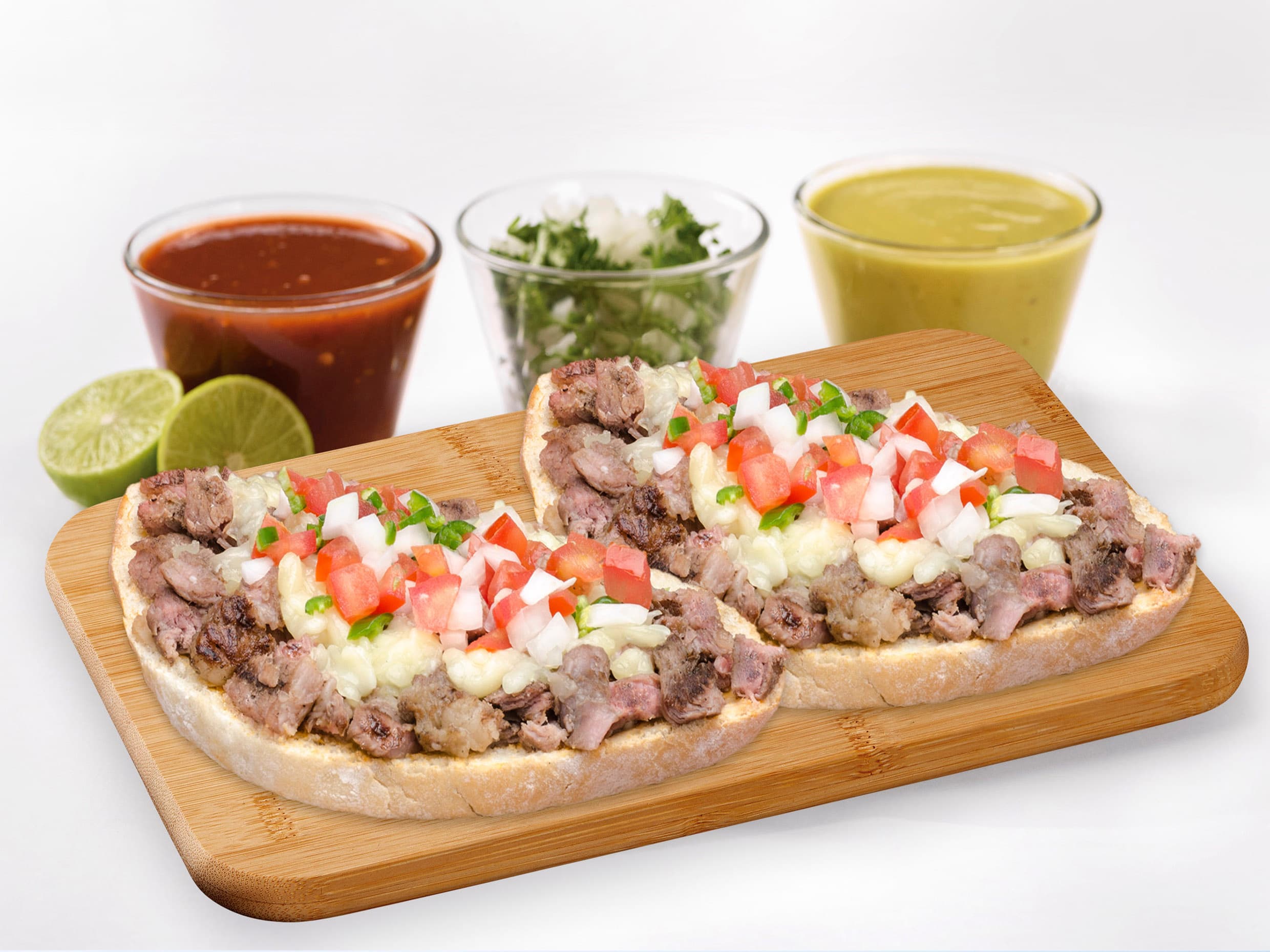 Molletes de carne asada con chorizo