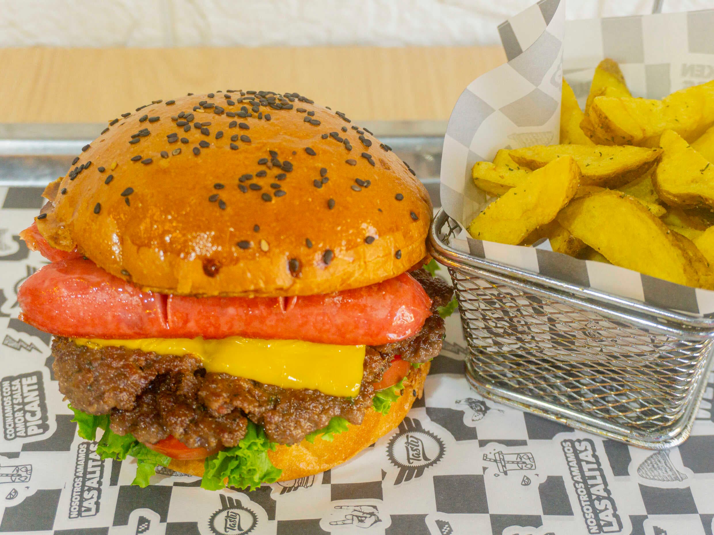Combo Smash Burger Premium más Papas Fritas