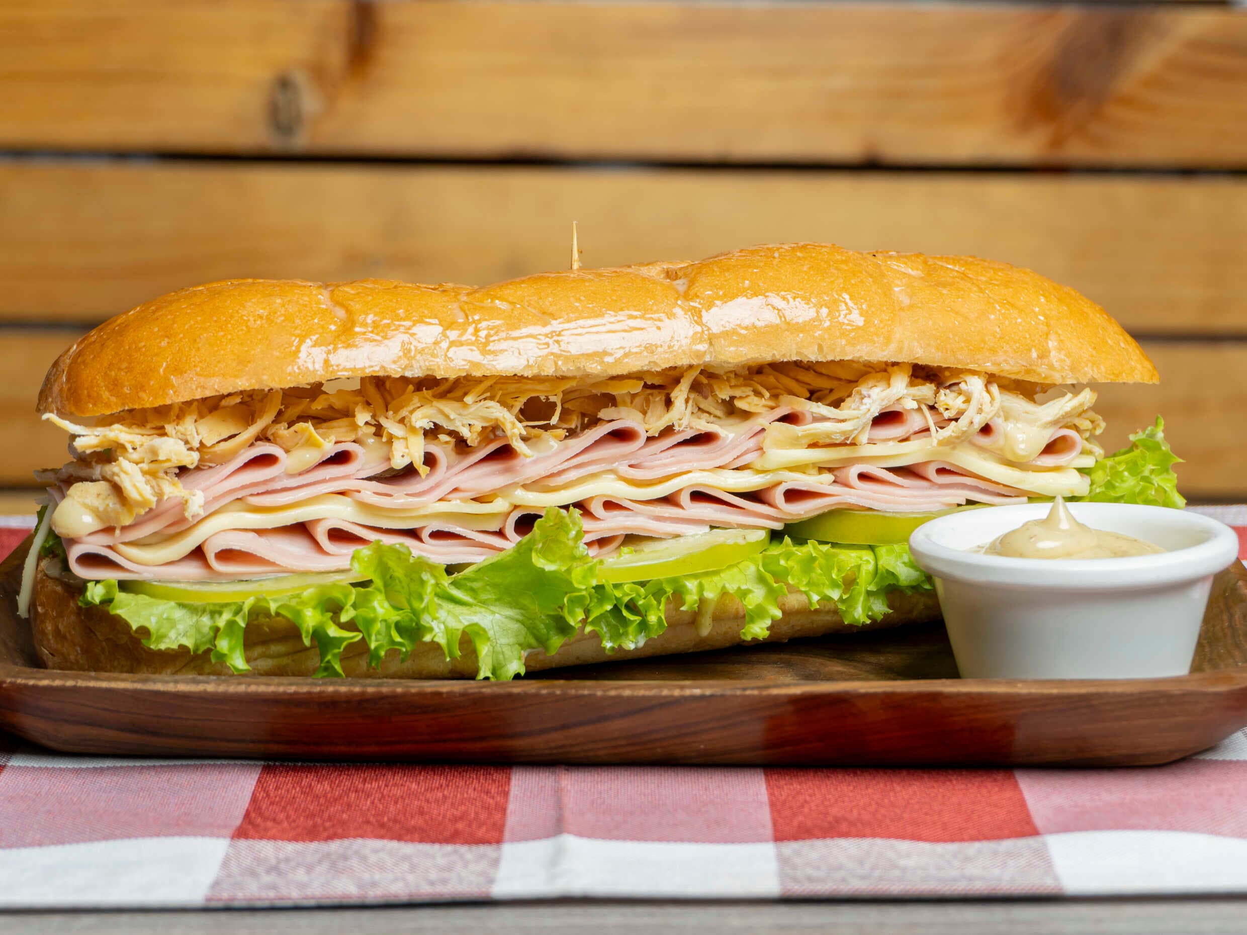 Sándwich Especial Pollo