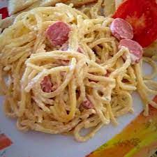 Spaghetti con Crema y Salchicha (Infantil)