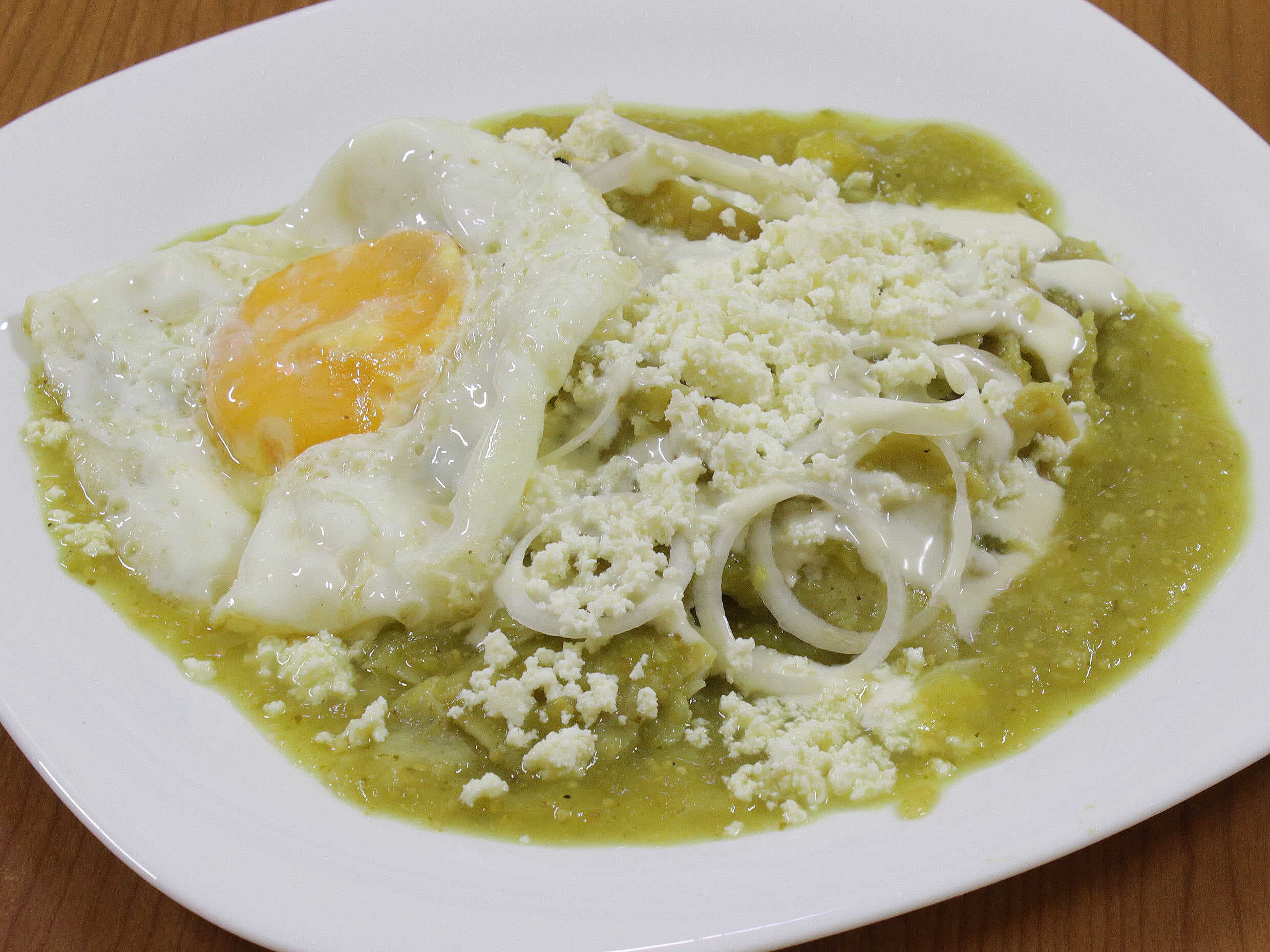 2Chilaquiles Verdes C/cecina+ 2 Vasos Jugo Naranja