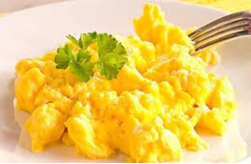 Desayuno 1 (huevo revuelto, arroz, café + 1 arepa)