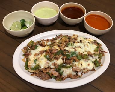 Alambre Soleado (Bistec, pastor y queso)