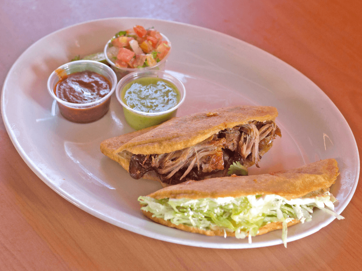 Quesadilla frita con carne