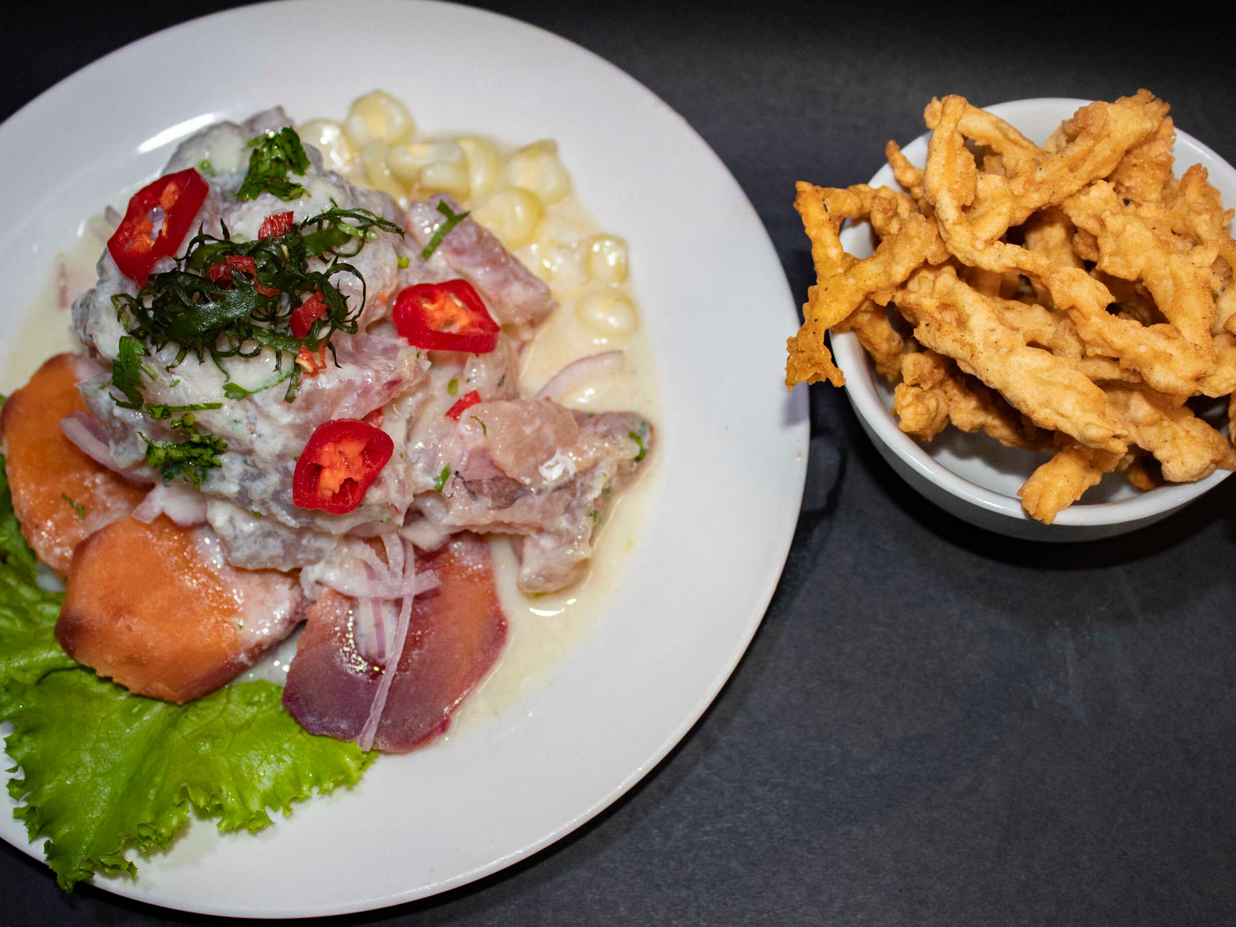 Ceviche de Pescado con Chicharrón de Pota