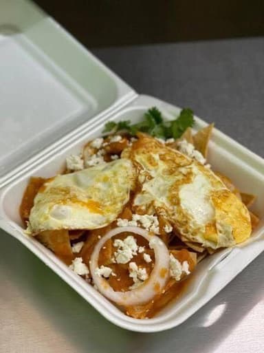 Chilaquiles Con Huevo + Extracto de Naranja.
