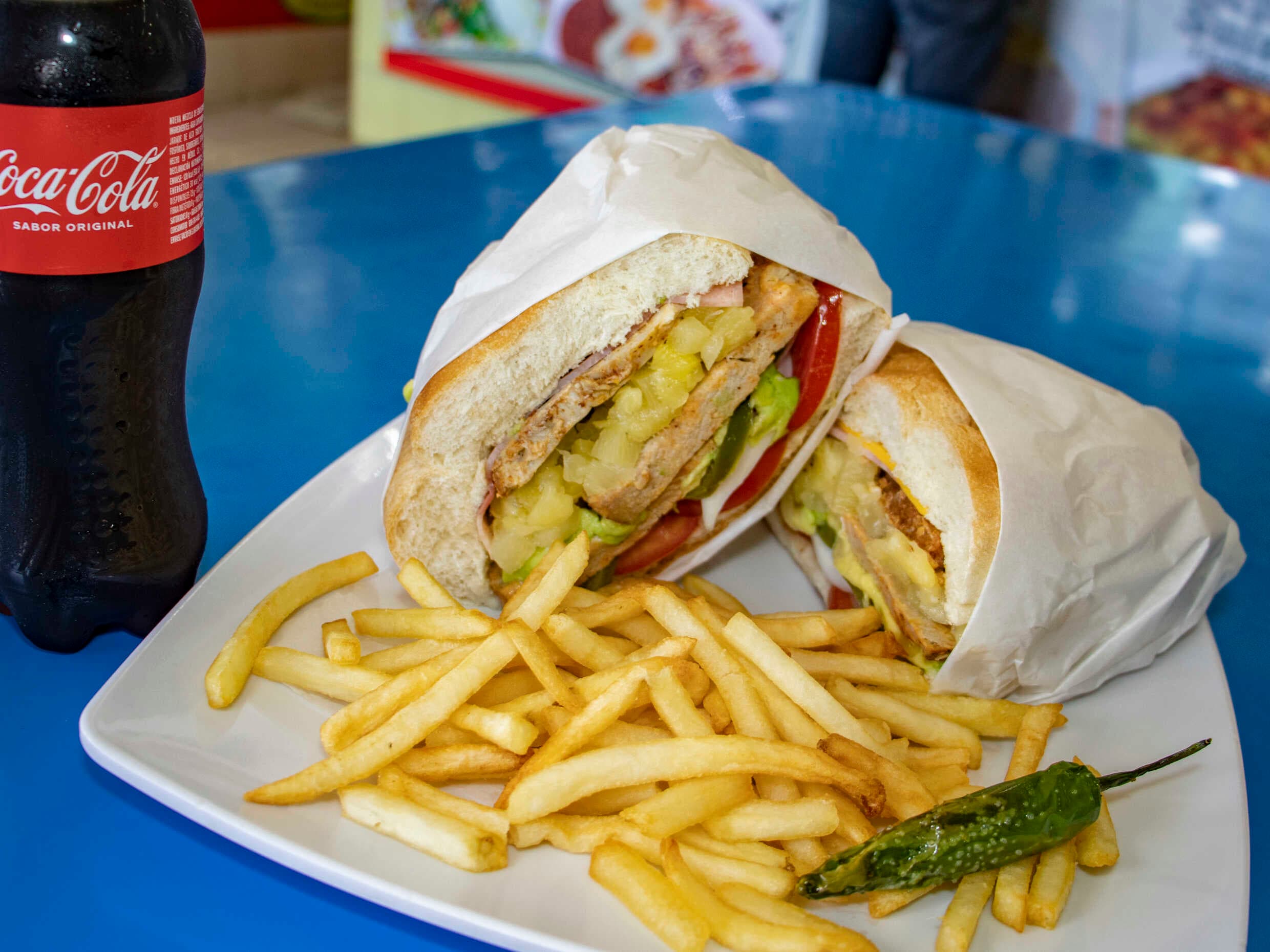 Torta Monterrey +Papas +Bebida