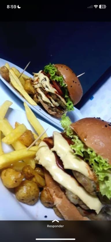 2X1 MaxiBurger Doble Carne Gratinada + Papas