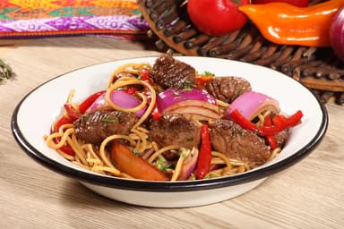 Tallarín Saltado