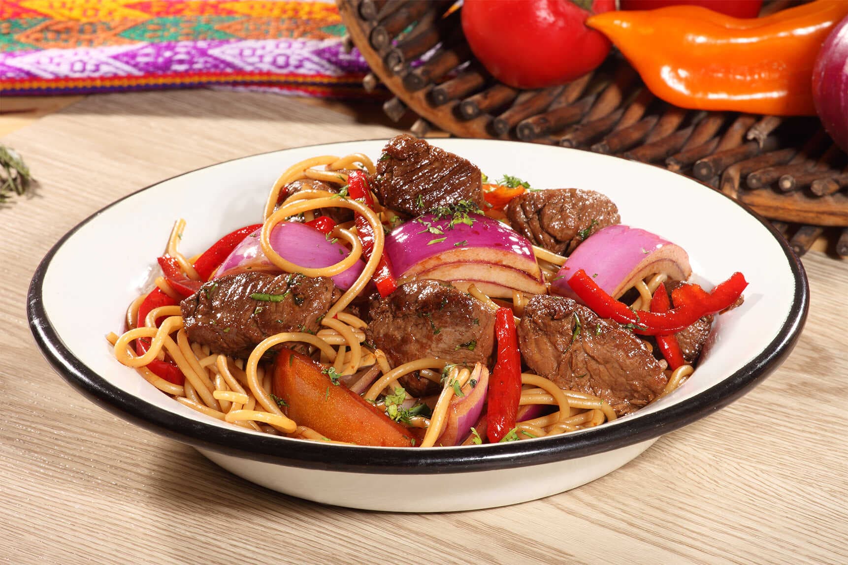 Tallarín Saltado